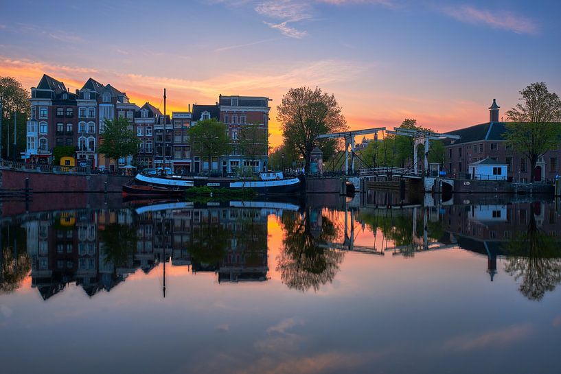 Blick auf die Walter-Süskind-Brücke in Amsterdam, 2019 von Amsterdam.Photos