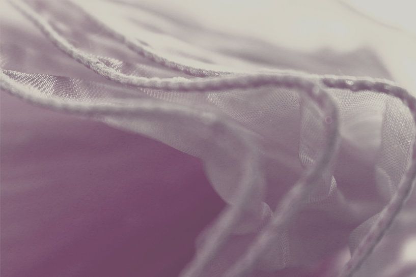 Lichte naad in lila - Delicate stofsamenstelling met diepte van Mixed media vector arts