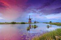 sfeervolle Hollandse wolkenlucht bij de molens van Kinderdijk