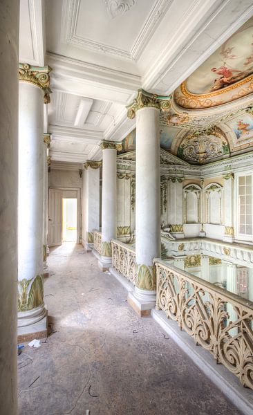 Stunning Abandoned Italian-style architecture. by Roman Robroek - Photos of Abandoned Buildings