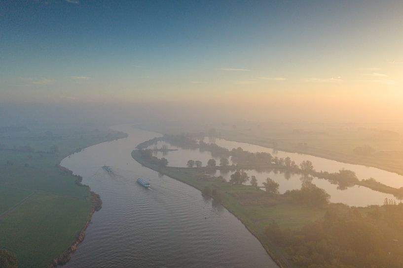Sonnenaufgang über dem Fluss IJssel an einem schönen Herbstmorgen von Sjoerd van der Wal Fotografie