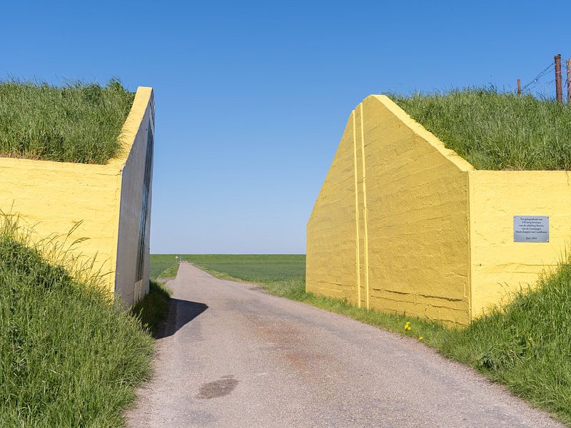Traversée de la digue du polder CC Groningen par Hillebrand Breuker