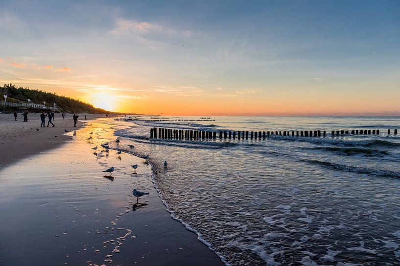 Promenade en soirée sur la promenade de la plage de Mielno par Oliver Hlavaty