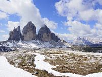 Spektakuläres Bergfoto der berühmten Drei Zinnen in den Dolomiten – ein zeitloses Motiv für alle Bergliebhaber. Klare Strukturen, beeindruckende Felswände und die unverwechselbare alpine Kulisse