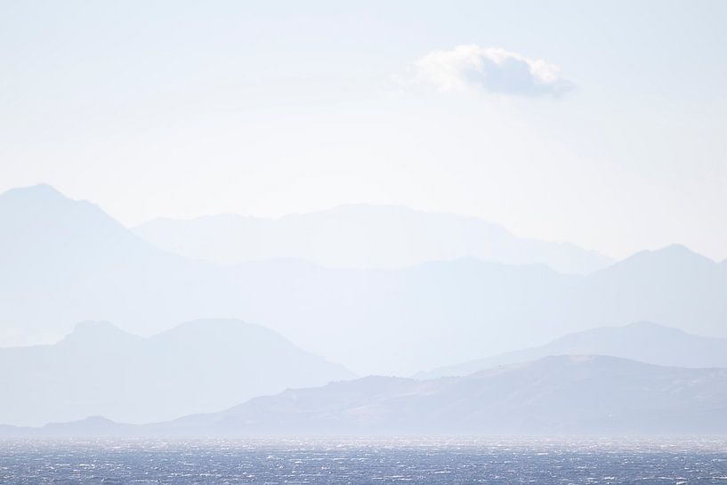 Berglandschaft am Meer von Bas Ronteltap
