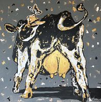 Goldene Pracht: Kuh mit Schmetterling