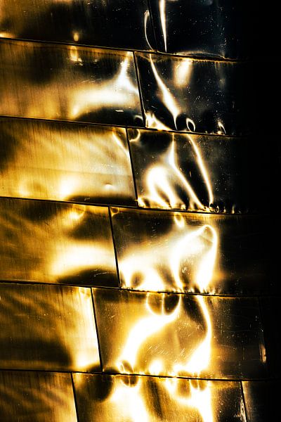 Reflektion an Metallfassade von Dieter Walther