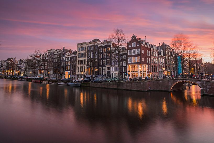 Rosa Sonnenuntergang in Amsterdam an der Ecke Leidsegracht und Keizersgracht von Thea.Photo