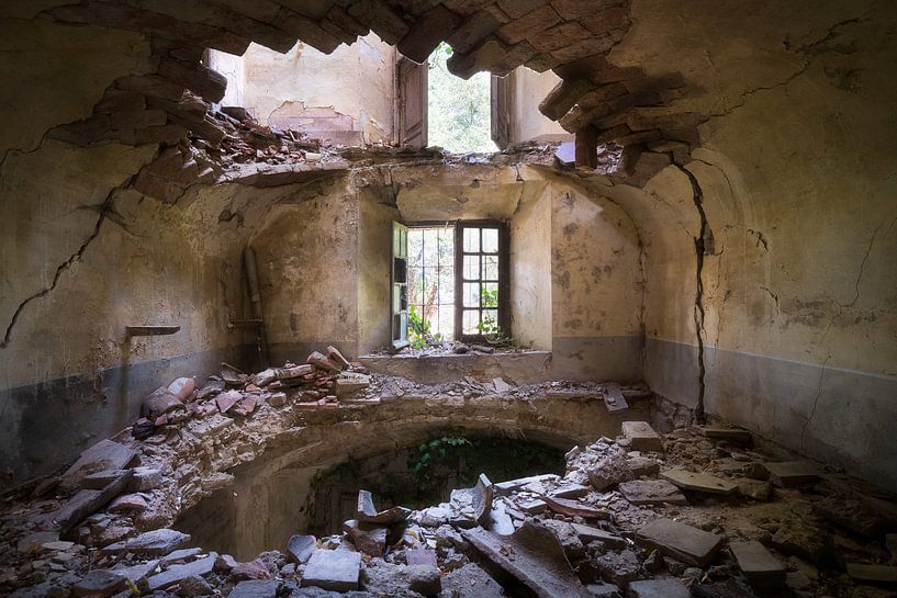 Villa with Hole in the Floor. by Roman Robroek - Photos of Abandoned Buildings