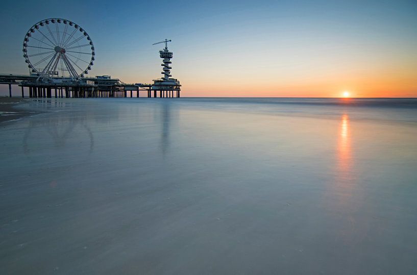 Scheveningen pier by Eddy Kievit
