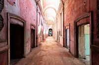 Roter verlassener Korridor