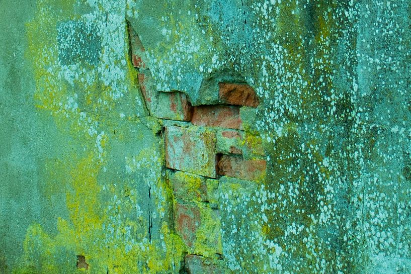 Broken Wall by FotoGraaGHanneke