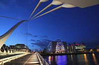 Samuel Beckett bridge by night