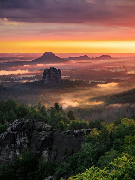 Carolafelsen en Suisse saxonne - Vue vers Lilienstein et Falkenstein par Pixelwerk