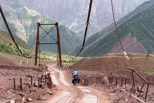 Fietser op de Pamir Highway