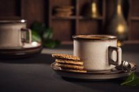 Kaffee mit Sirupwaffeln