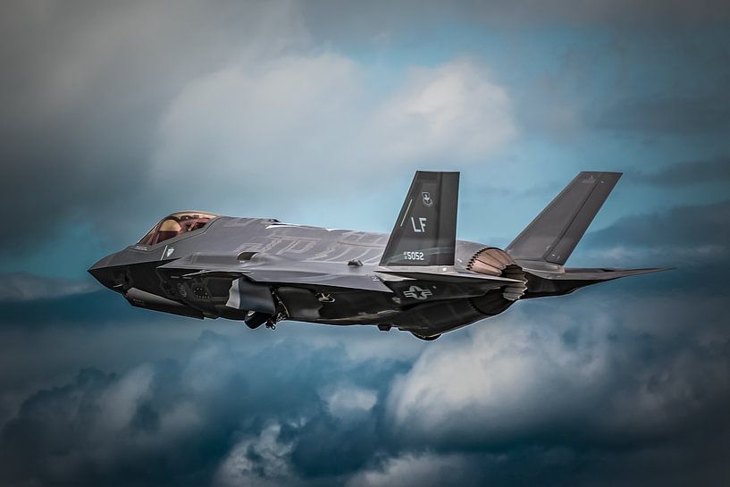 F-35A US AIR FORCE HDR version with dark clouds. van Luchtvaart / Aviation