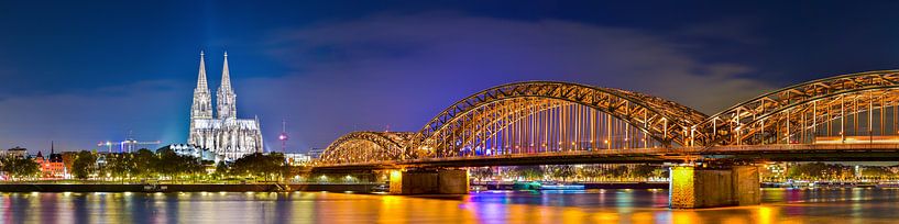 Cathédrale de Cologne et pont Hohenzollern la nuit par Günter Albers