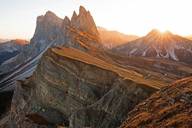 Traumhafter Sonnenaufgang über dem Seceda Berggipfel von Jiri Viehmann