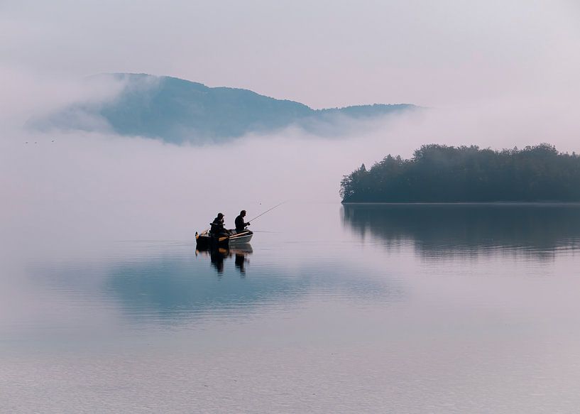 Fischer am Bohinjer See von Willemijn Wolthaus