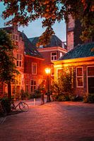 Straßenbeleuchtung in der Nieuwstraat in Leiden an einem Sommerabend (0206)