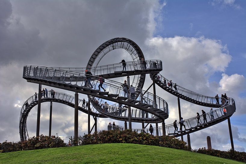Jeu d'ombres sur la montagne magique par Edgar Schermaul