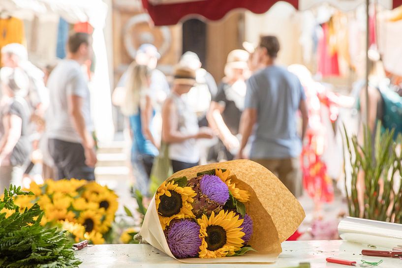 Sunflowers and artichokes on the market by Jacques Jullens