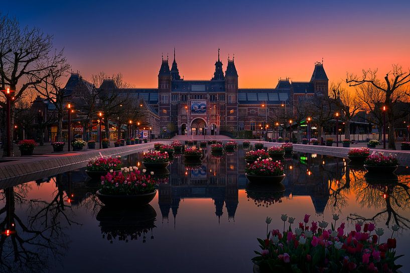 Uitzicht op het Rijksmuseum vanaf het Museumplein in Amsterdam, 2021 - 1 van Amsterdam.Photos