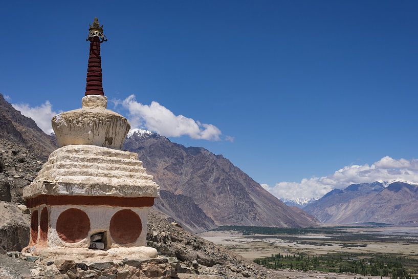 Tchörten près de Hunder, vallée de la Nubra, Ladakh, Himalaya indien par Walter G. Allgöwer