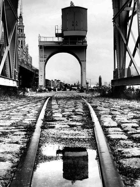 Spiegelung nach Regen von Bertrand Bessin