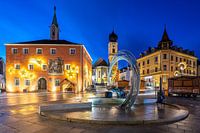 Stadtplatz von Hemau in der blauen Stunde