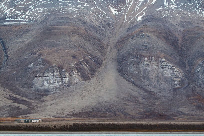 Berge und Hütten in Spitzbergen von Michèle Huge