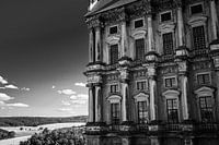 Het kasteel van Plumlov in het zonlicht zwart/wit