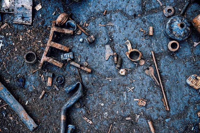 Rood metaalschroot van Ronnie Reul