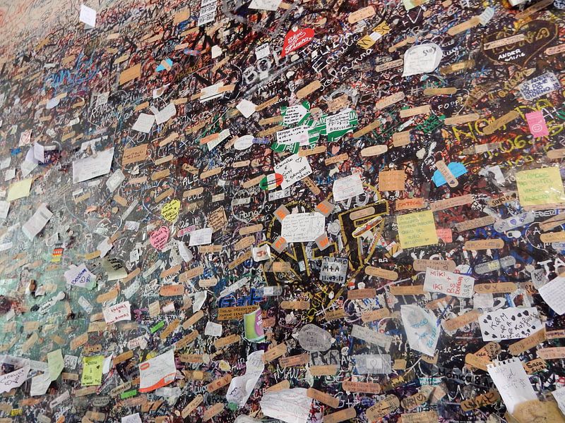 wall at Juliet's balcony in Verona by Joke te Grotenhuis