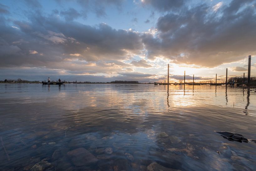 Vissersboot op meer par Moetwil en van Dijk - Fotografie