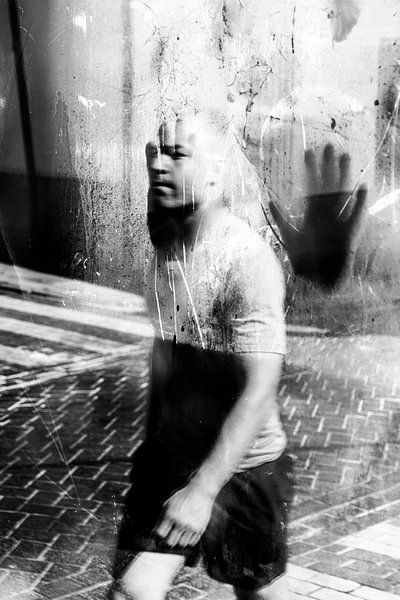 Meeting on the street in black and white by Marijke de Leeuw - Gabriëlse