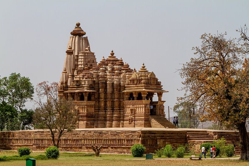 De tempels van Khajuraho in Madhya Pradesh India van Roland Brack