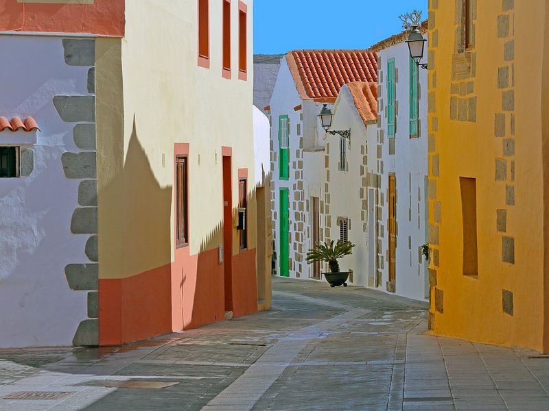 Streetscape in Aquimes at Gran Canaria by Ronald Smits
