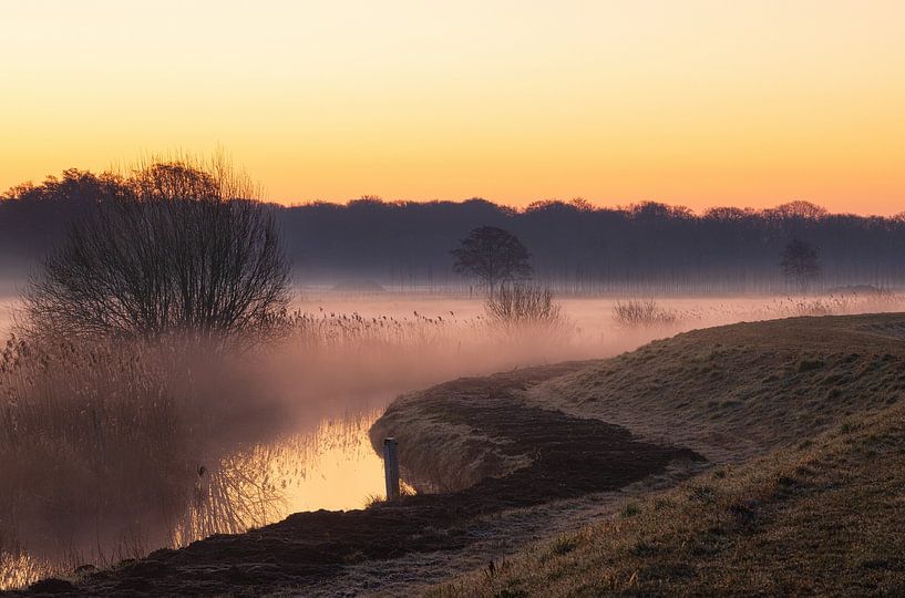 Sonnenaufgang Drentsche Aa - Eelde - Groningen (Niederlande) von Marcel Kerdijk