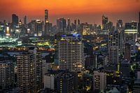 Sonnenuntergang vor der Skyline von Bangkok
