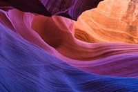 Farbige Wellen aus Stein