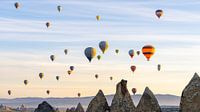 Ballons à air chaud pendant le lever du soleil en Cappadoce, Turquie