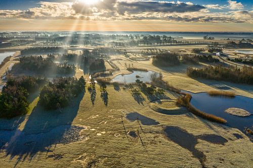 Lever de soleil sur un paysage de polders en Hollande du Nord sur Menno Schaefer