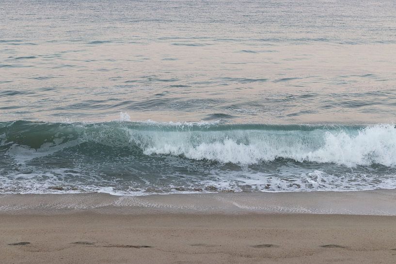 Golf dans l'océan | Plage | Puerto Escondido | Mexique par Kimberley Helmendag