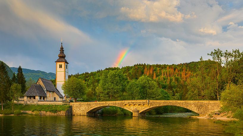 Un arc-en-ciel au-dessus de l'église de Saint-Jean-Baptiste. par Henk Meijer Photography