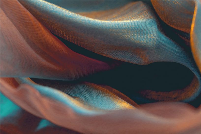 Farbgewebe – Licht und Tiefe in Blau, Orange und Braun von Mixed media vector arts