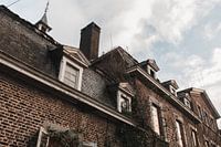 Details der Fassade eines verlassenen Schlosses