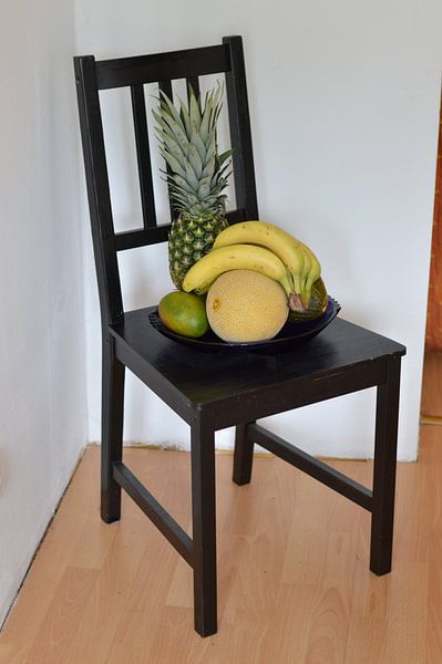 Stuhl mit Obstteller von Moh-Art