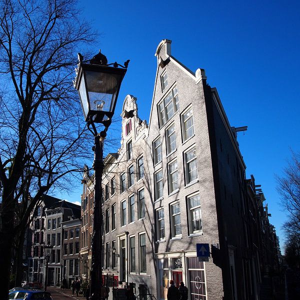 Amsterdam canal on a sunny day von Anne Eijsten
